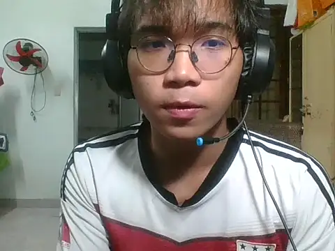 kave2033 online show from November 3, 3:24 pm