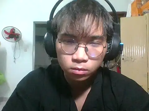 kave2033 online show from November 9, 3:10 pm