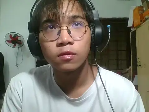 kave2033 online show from November 14, 3:33 pm