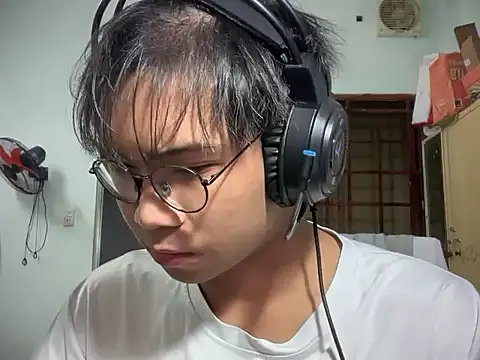 kave2033 online show from November 30, 3:05 pm