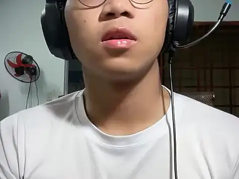 kave2033 online show from February 10, 3:49 pm