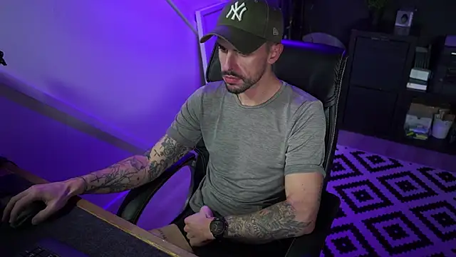 Snapshot of monsieurguitsxxx chatting on December 1, 3:06 pm monsieurguitsxxx online show from December 1, 3:06 pm