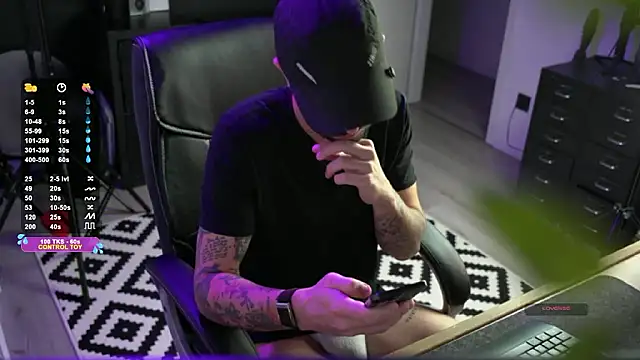 monsieurguitsxxx online show from January 11, 1:38 pm