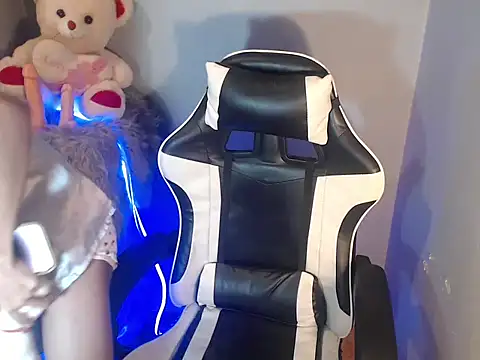 Snapshot of Yourasianbabyemma chatting on November 3, 8:10 pm Yourasianbabyemma online show from November 3, 8:10 pm