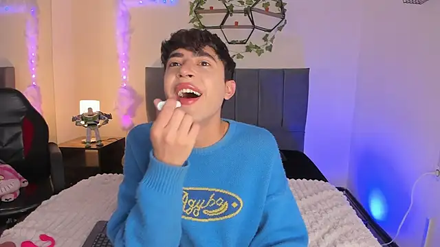 JustinCastiblanco online show from February 9, 11:58 am