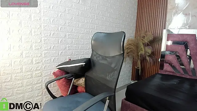 Snapshot of Amara__Hank chatting on October 26, 1:06 pm Amara Hank online show from October 26, 1:06 pm