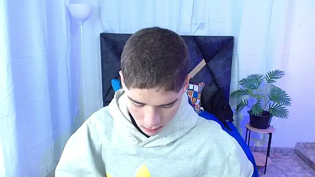 Snapshot of Mattass18 chatting on October 17, 1:35 pm Mattass18 online show from October 17, 1:35 pm