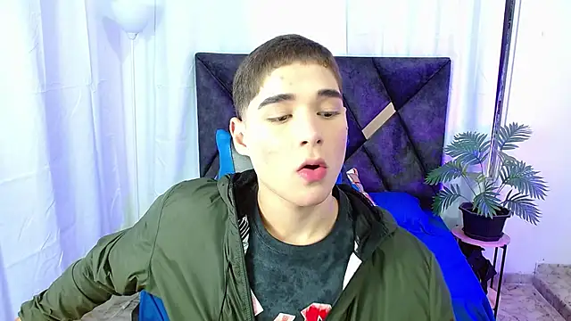 Snapshot of Mattass18 chatting on October 27, 2:10 pm Mattass18 online show from October 27, 2:10 pm