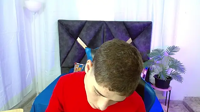 Snapshot of Mattass18 chatting on October 30, 1:34 pm Mattass18 online show from October 30, 1:34 pm