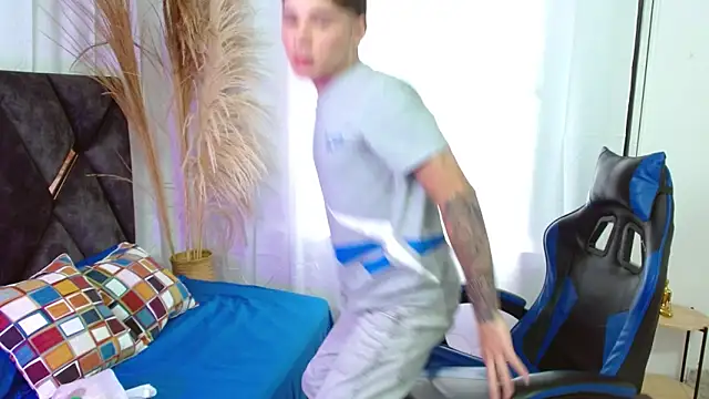 Snapshot of Mattass18 chatting on November 9, 1:42 pm Mattass18 online show from November 9, 1:42 pm