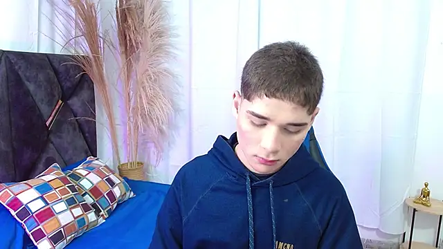 Snapshot of Mattass18 chatting on November 10, 1:32 pm Mattass18 online show from November 10, 1:32 pm