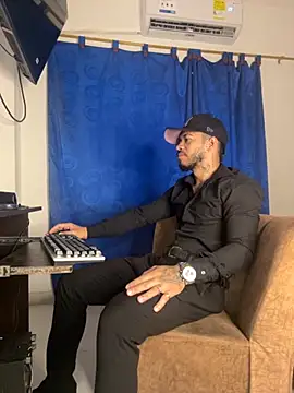 Kylian Alessandro online show from November 25, 11:43 am