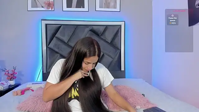 Snapshot of zoe_longhair chatting on October 18, 6:30 pm zoe longhair online show from October 18, 6:30 pm