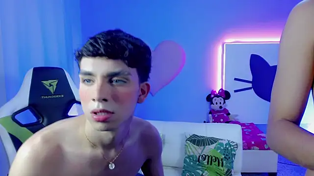 Snapshot of Twinks_boyss_ chatting on October 15, 3:50 am Twinks boyss online show from October 15, 3:50 am