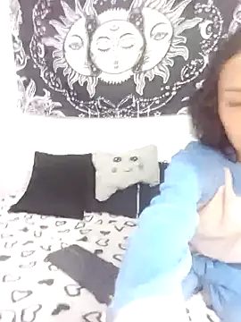 Snapshot of abby_n_emily chatting on March 31, 1:33 pm abby n emily online show from March 31, 1:33 pm
