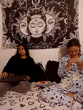 Snapshot of abby_n_emily chatting on April 2, 2:04 pm abby n emily online show from April 2, 2:04 pm