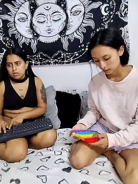 Snapshot of abby_n_emily chatting on April 7, 3:56 pm abby n emily online show from April 7, 3:56 pm