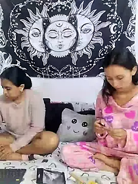 Snapshot of abby_n_emily chatting on April 8, 1:22 pm abby n emily online show from April 8, 1:22 pm