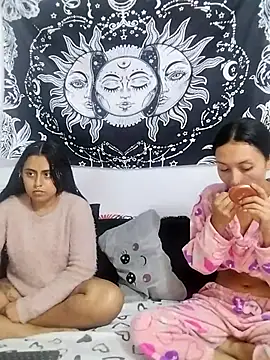 Snapshot of abby_n_emily chatting on April 9, 2:22 am abby n emily online show from April 9, 2:22 am