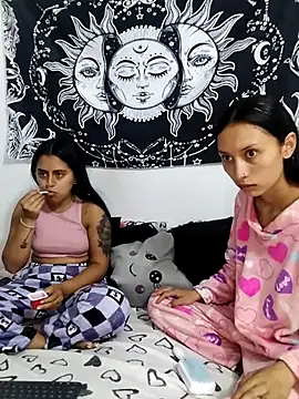 Snapshot of abby_n_emily chatting on April 9, 3:17 pm abby n emily online show from April 9, 3:17 pm