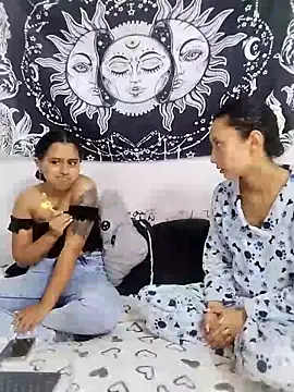Snapshot of abby_n_emily chatting on April 16, 1:45 pm abby n emily online show from April 16, 1:45 pm