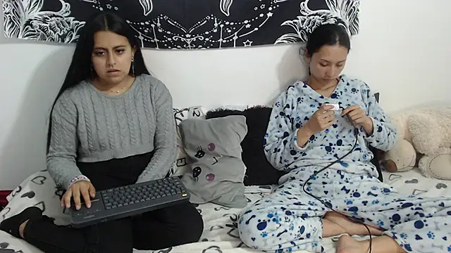 Snapshot of abby_n_emily chatting on April 27, 3:21 pm abby n emily online show from April 27, 3:21 pm