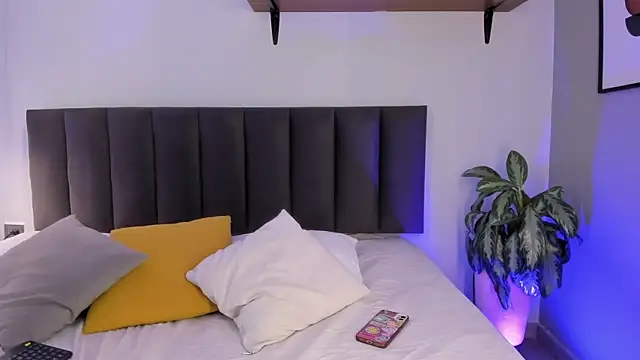 Snapshot of AilanaCortes chatting on October 22, 12:05 pm AilanaCortes online show from October 22, 12:05 pm