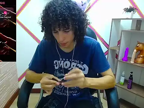 Snapshot of Mike_Miiller_ chatting on November 18, 4:11 pm Mike Miiller online show from November 18, 4:11 pm