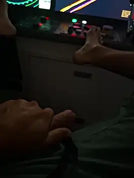 Snapshot of shainnfk chatting on December 3, 6:06 pm shainnfk online show from December 3, 6:06 pm