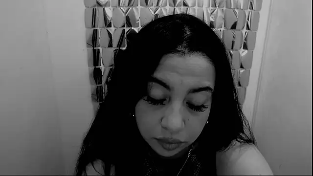 anamartinez   online show from November 4, 9:47 pm