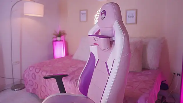 Meggie  online show from November 24, 11:15 pm