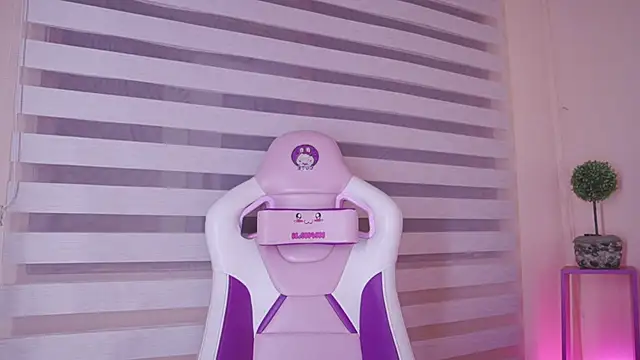 Meggie  online show from December 3, 12:18 am