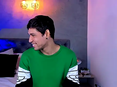 Snapshot of MaxHuston chatting on October 15, 8:53 pm MaxHuston online show from October 15, 8:53 pm