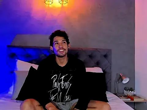 Snapshot of MaxHuston chatting on November 14, 7:07 am MaxHuston online show from November 14, 7:07 am