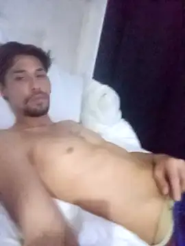 Snapshot of MaxHuston chatting on February 9, 5:33 am MaxHuston online show from February 9, 5:33 am