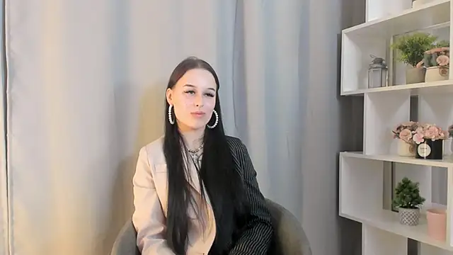Snapshot of LatrinaZody chatting on October 15, 3:45 pm LatrinaZody online show from October 15, 3:45 pm