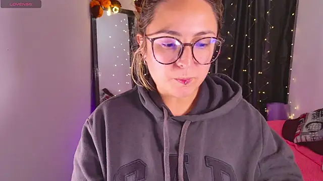 Rhosynn online show from October 29, 2:36 am