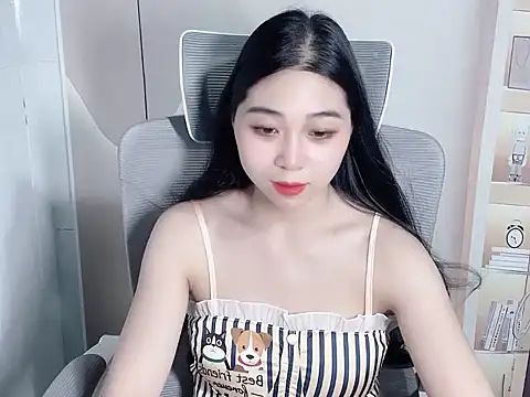 Snapshot of Lilybelle-e chatting on October 21, 1:23 pm Lilybelle-e online show from October 21, 1:23 pm