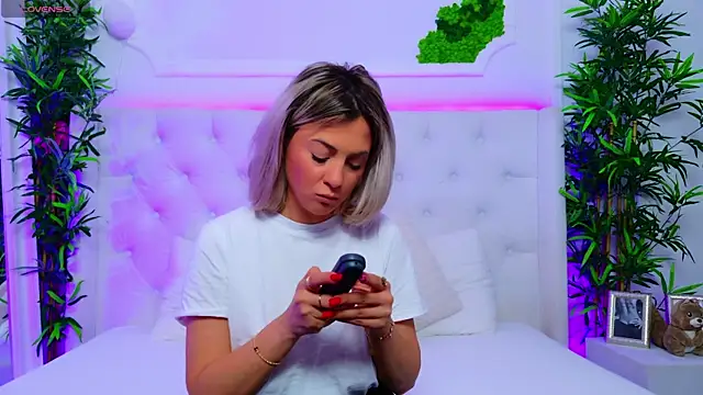 AriannaSins online show from November 10, 3:00 pm