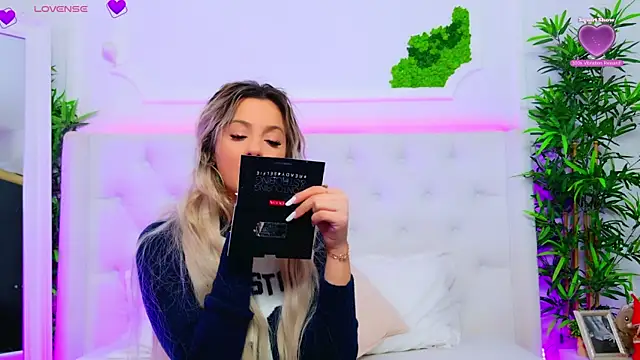 AriannaSins online show from January 8, 1:24 pm