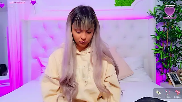 Snapshot of AriannaSins chatting on February 12, 1:28 pm AriannaSins online show from February 12, 1:28 pm