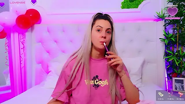 Snapshot of AriannaSins chatting on February 20, 1:11 pm AriannaSins online show from February 20, 1:11 pm