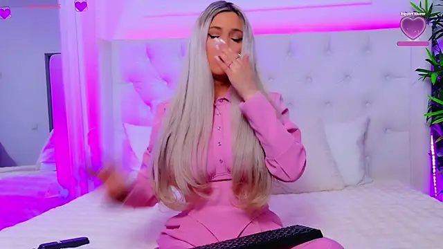 Snapshot of AriannaSins chatting on March 4, 1:28 pm AriannaSins online show from March 4, 1:28 pm