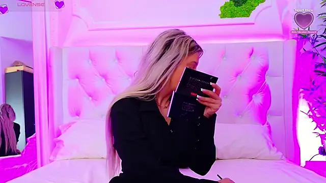 Snapshot of AriannaSins chatting on March 30, 12:17 pm AriannaSins online show from March 30, 12:17 pm