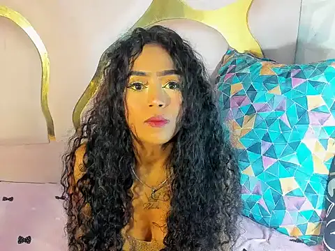 Snapshot of camilaqueenh chatting on October 18, 1:19 am camilaqueenh online show from October 18, 1:19 am