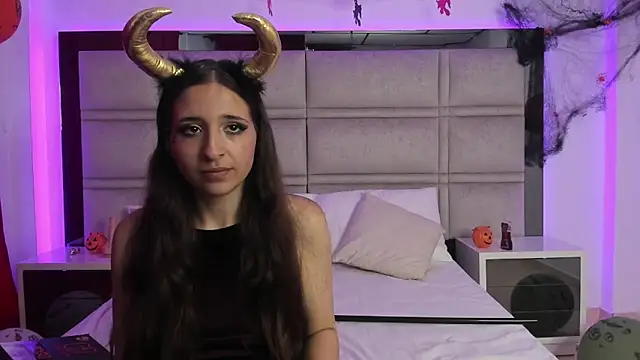 Snapshot of SweetAndSinful chatting on November 3, 3:19 am SweetAndSinful online show from November 3, 3:19 am