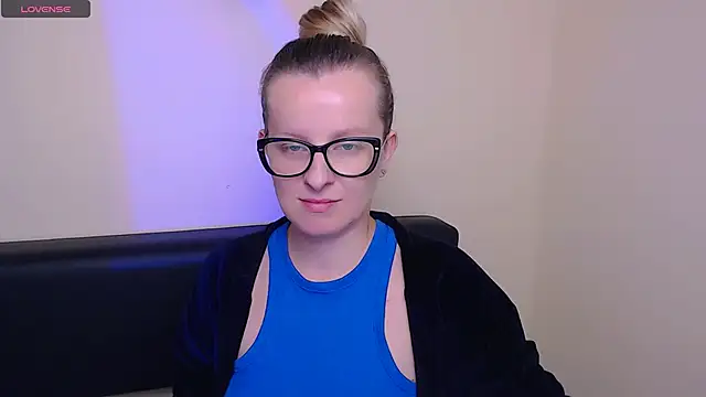 AllaLeomz online show from October 16, 6:58 am