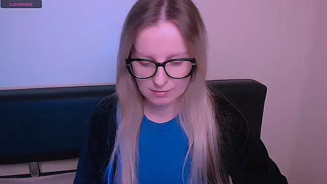 AllaLeomz online show from November 5, 8:03 am