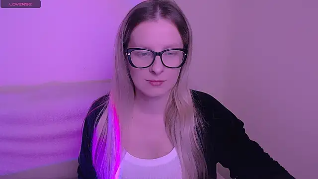 AllaLeomz online show from November 6, 8:04 am