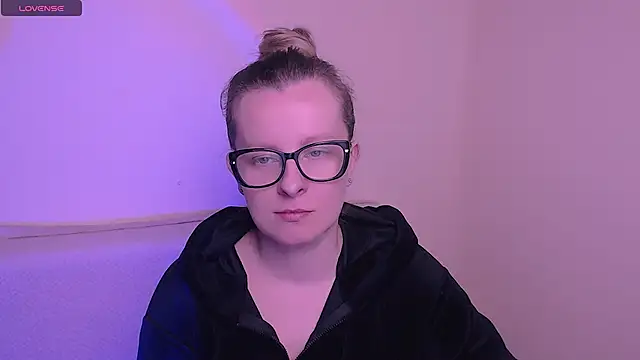 AllaLeomz online show from November 12, 7:53 am